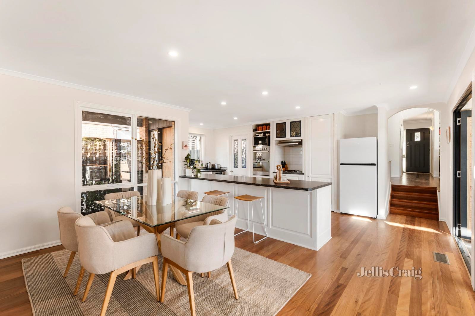 21 Knee Lane, Croydon North image 4