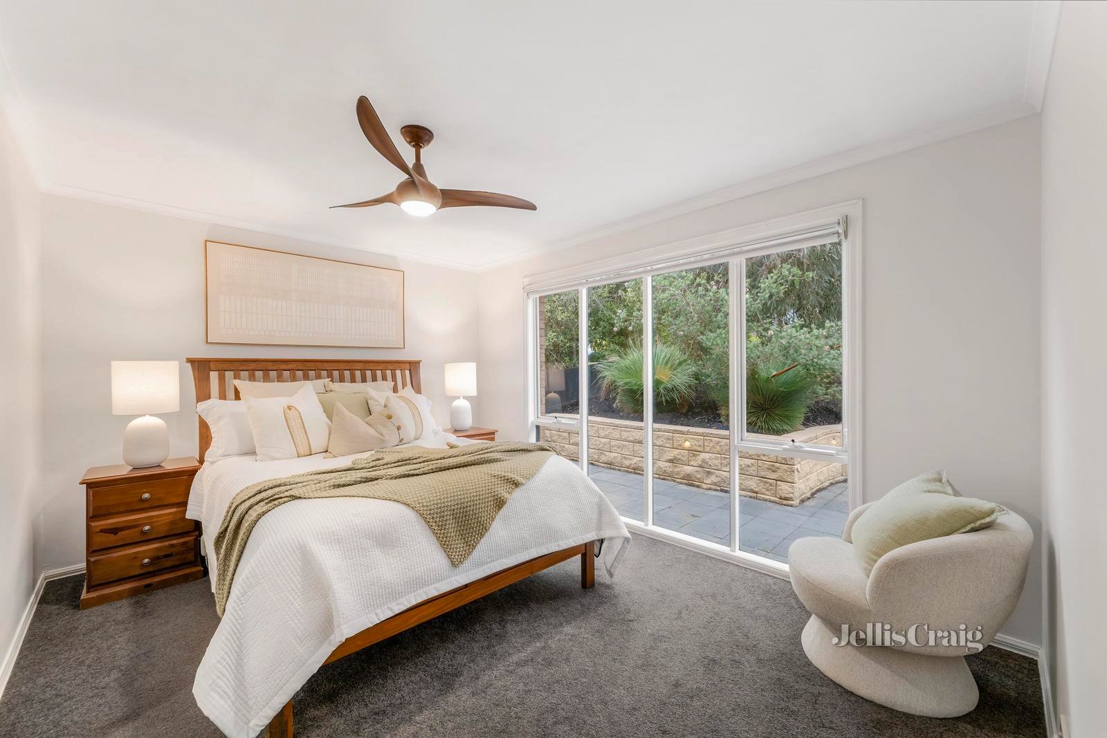 21 Knee Lane, Croydon North image 5