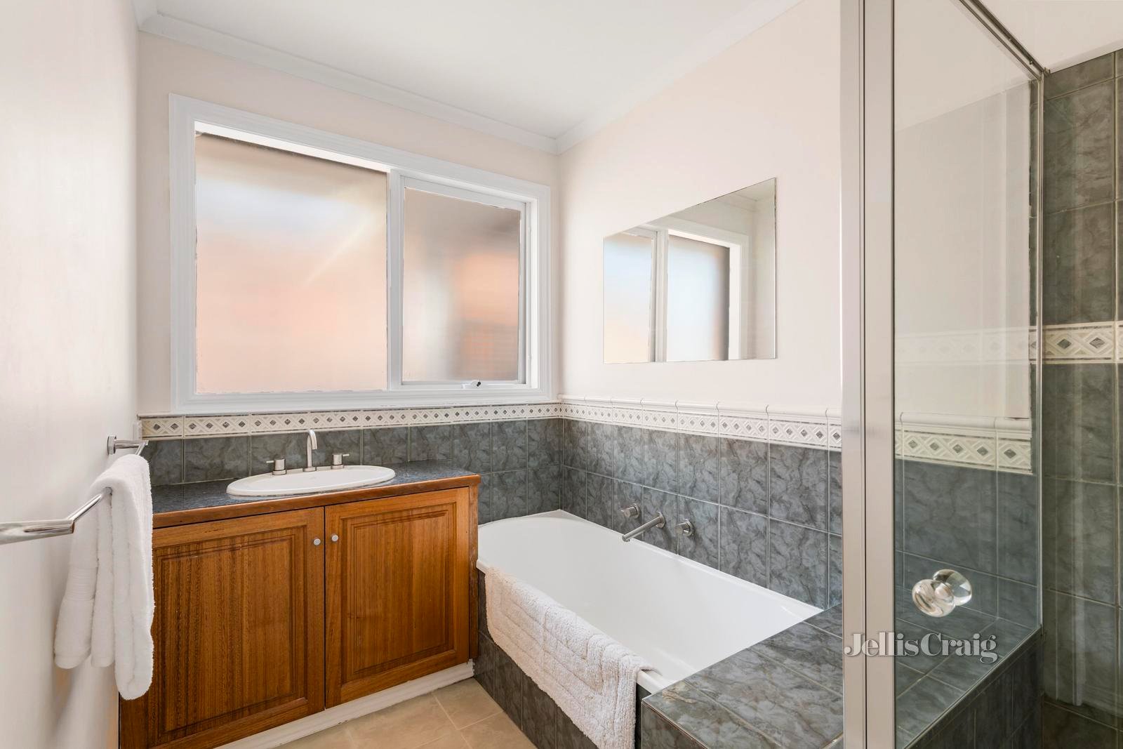 21 Knee Lane, Croydon North image 8