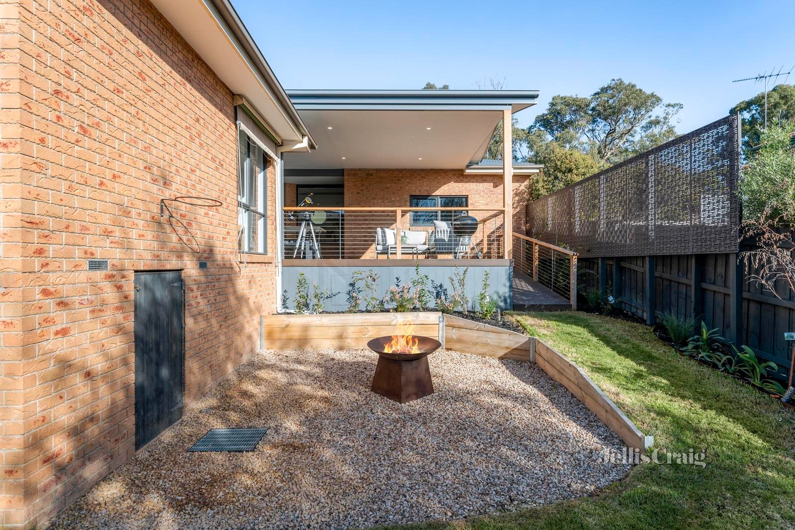 21 Knee Lane, Croydon North image 12