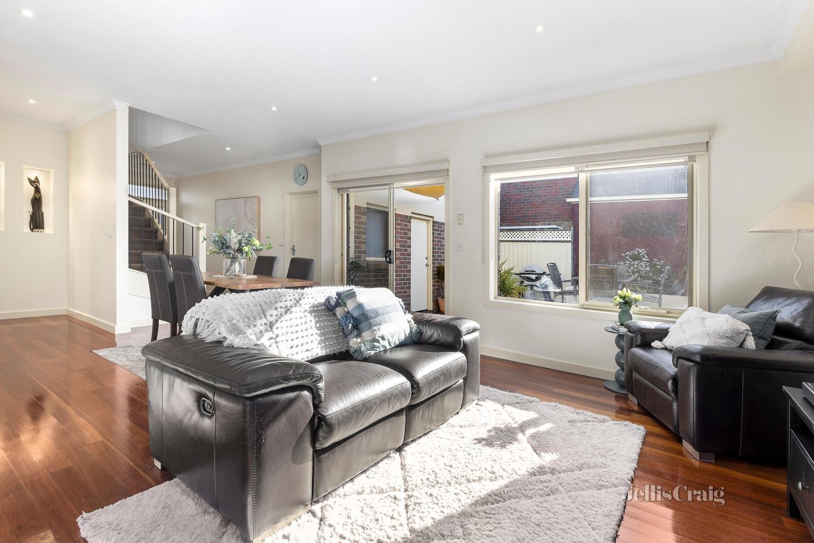 21 Lake Avenue, Pascoe Vale image 2