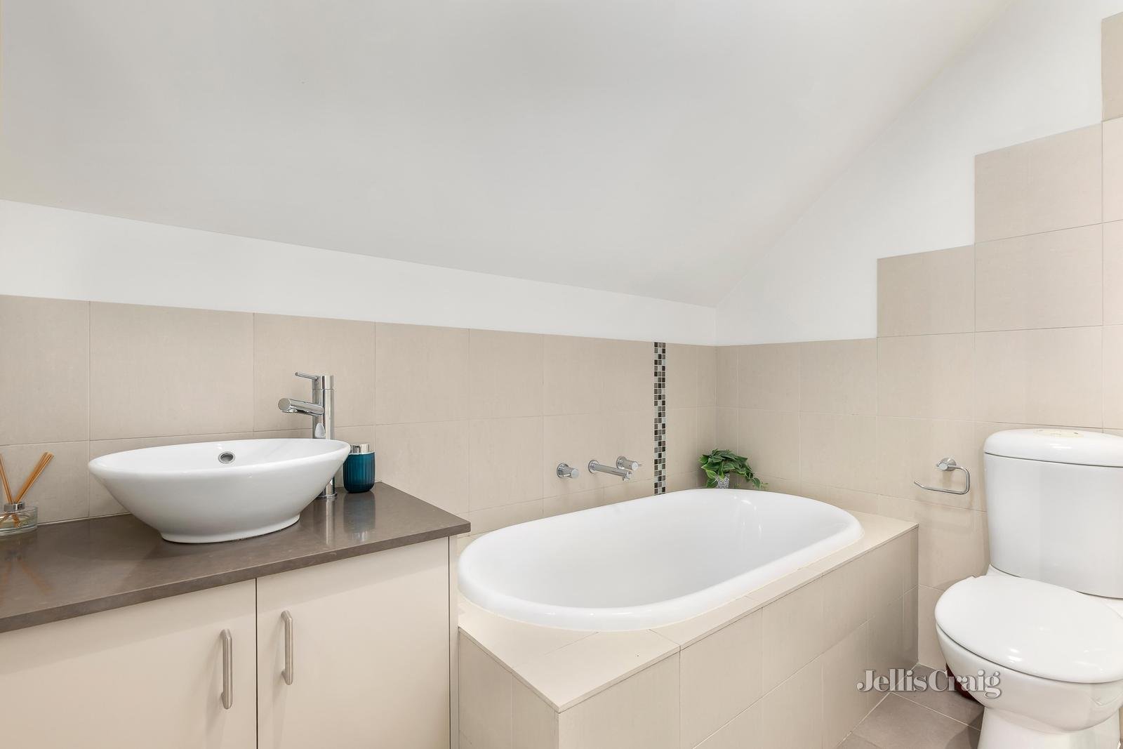 21 Lake Avenue, Pascoe Vale image 9