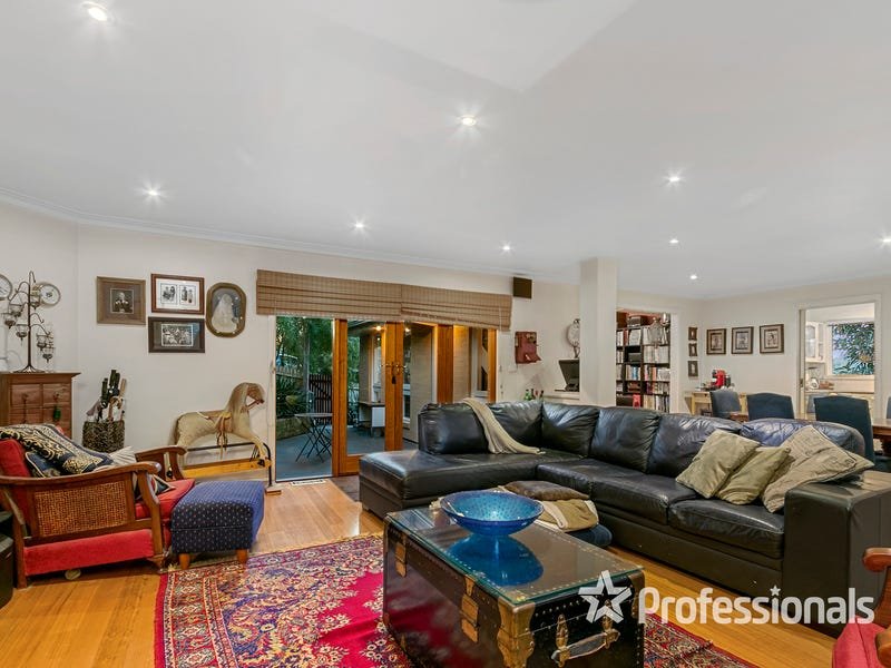 21 Little John Road, Warranwood image 5