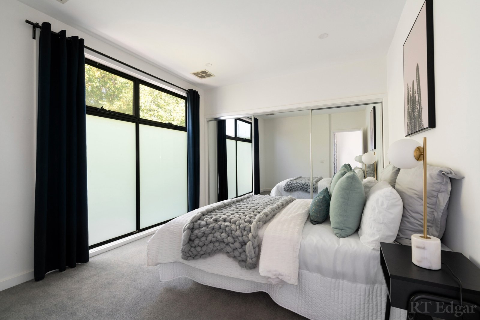 Property Gallery Thumbnail 11
