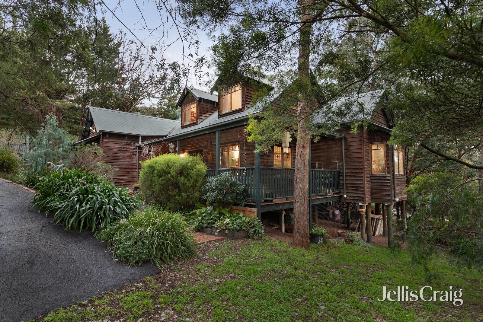 21 Lynnbrae Avenue, Hurstbridge image 2