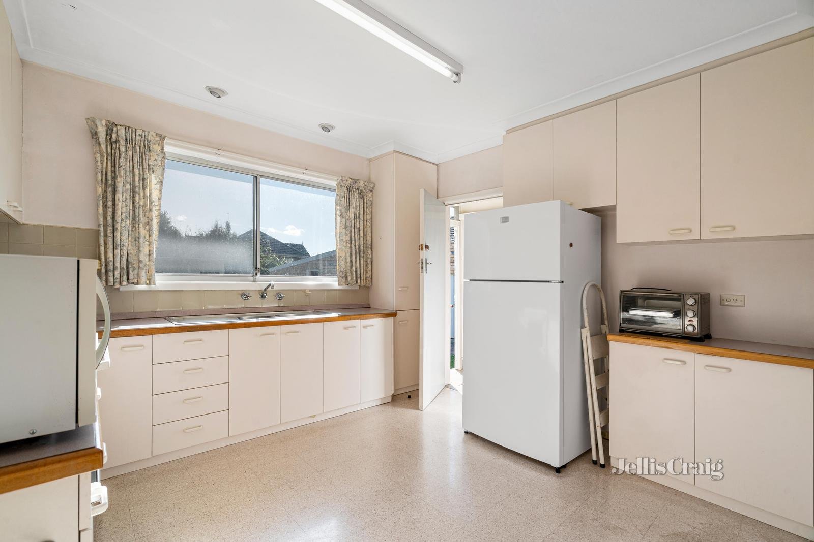 21 Madeline Street, Glen Waverley image 6