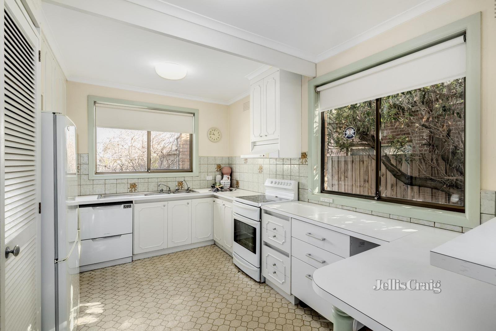 21 Magnolia Avenue, Bentleigh East image 3