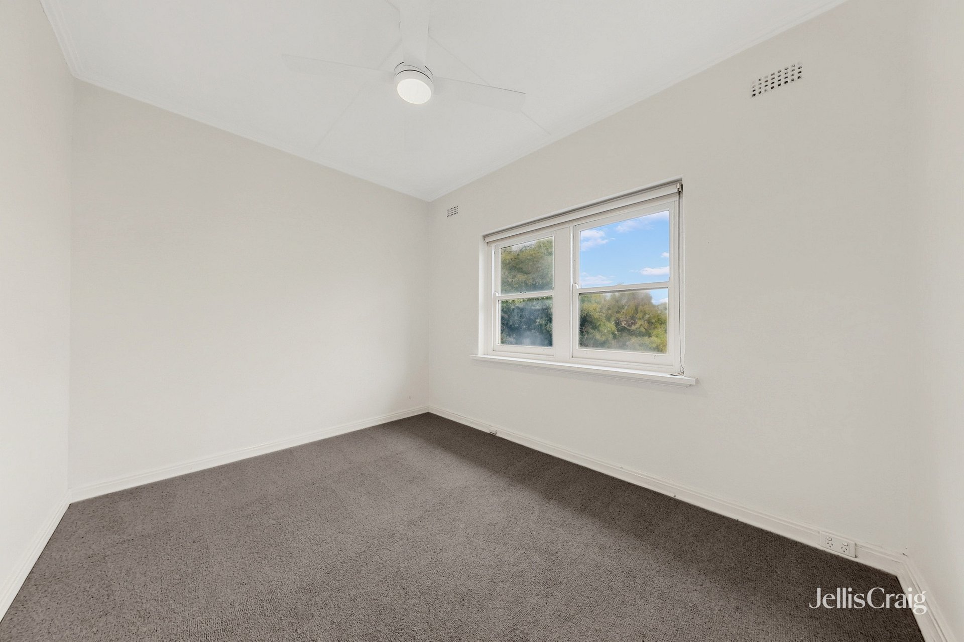 2/1 Manningtree Road, Hawthorn image 6
