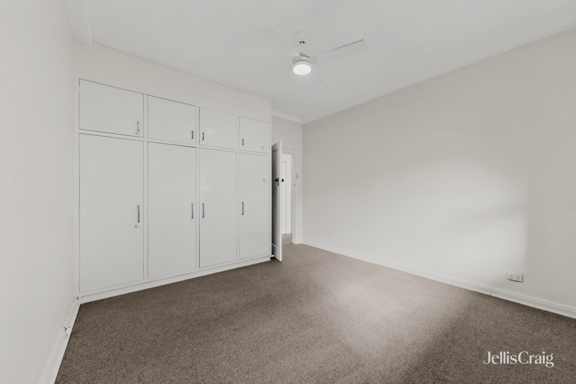 2/1 Manningtree Road, Hawthorn image 8