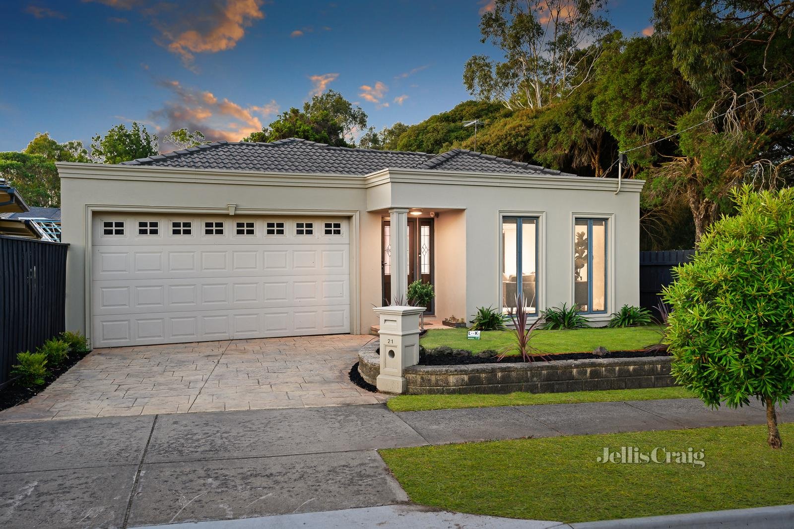 21 Manuka Drive, Ferntree Gully image 1