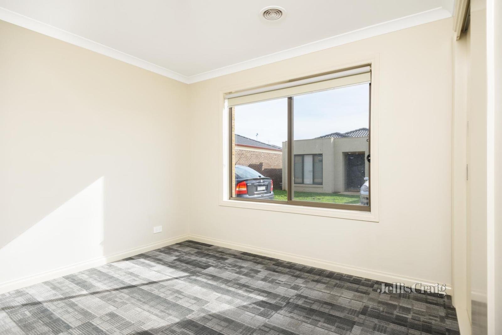 21 McDonald Drive, Mitchell Park image 6