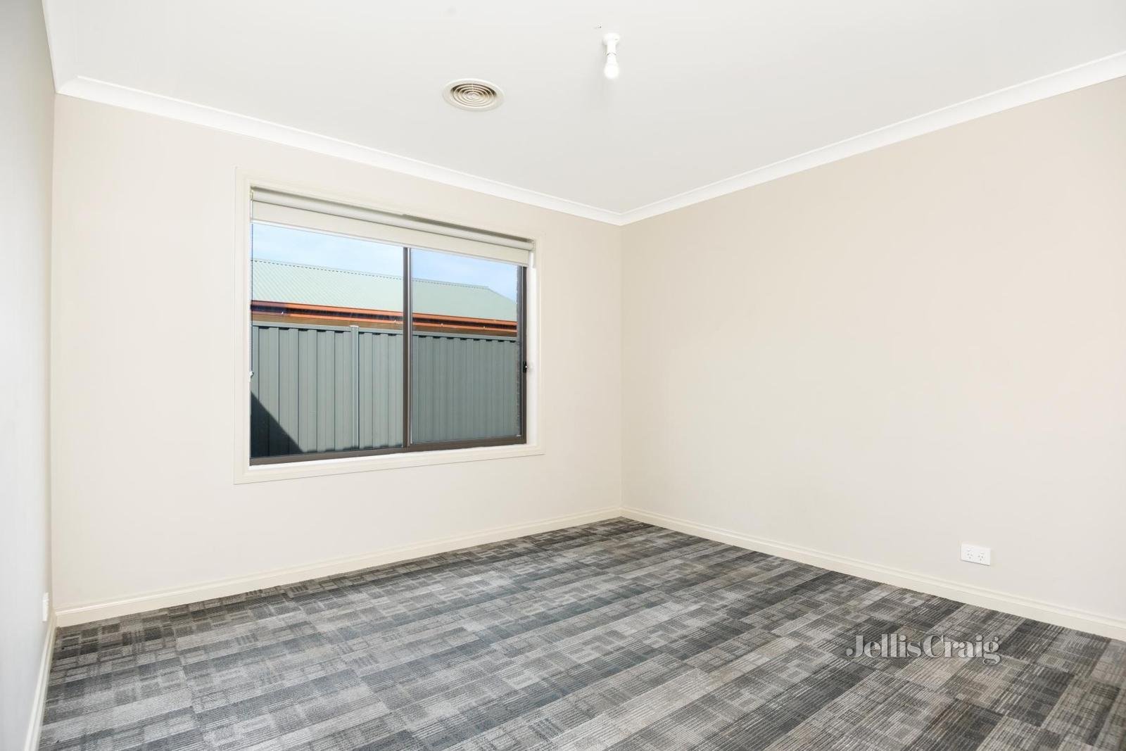 21 McDonald Drive, Mitchell Park image 7