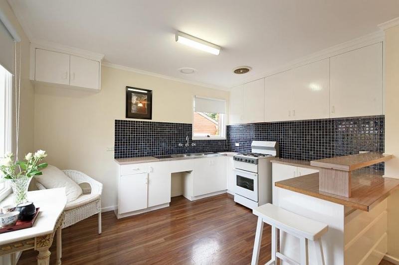 2/1 McKinnon Road, Mckinnon image 2