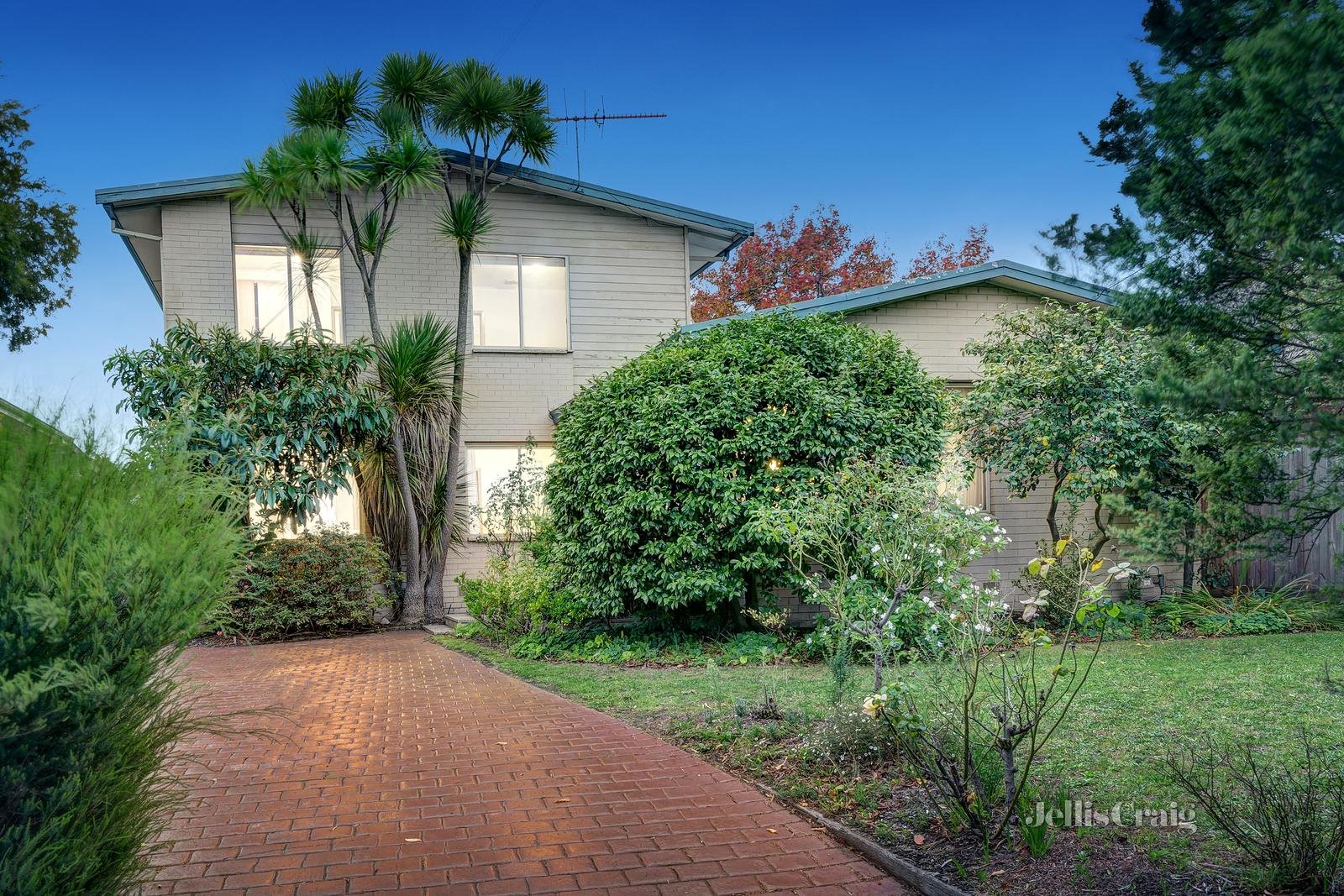 21 Montgomery Place, Bulleen image 2