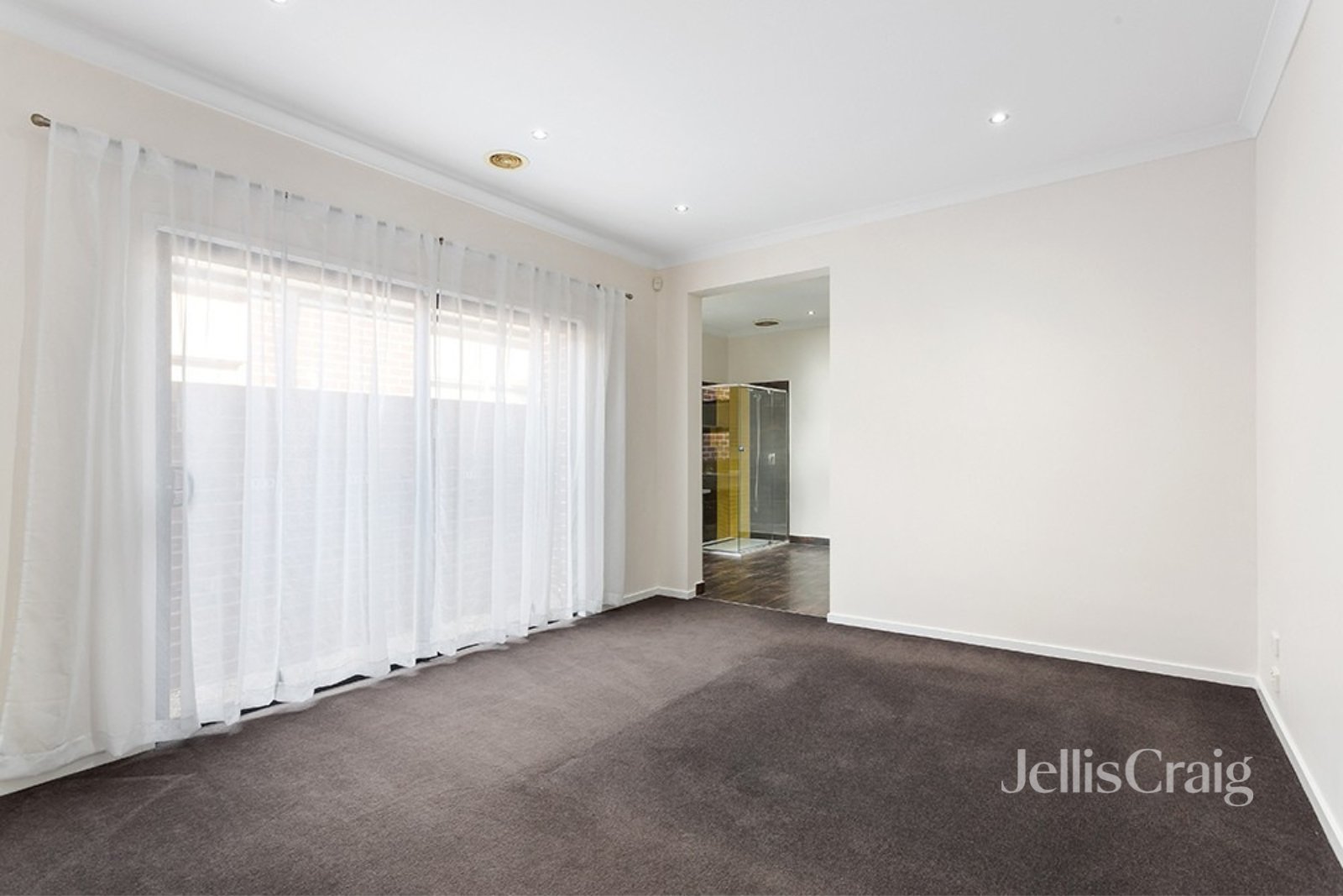 21 Montrose Drive, Doreen image 5