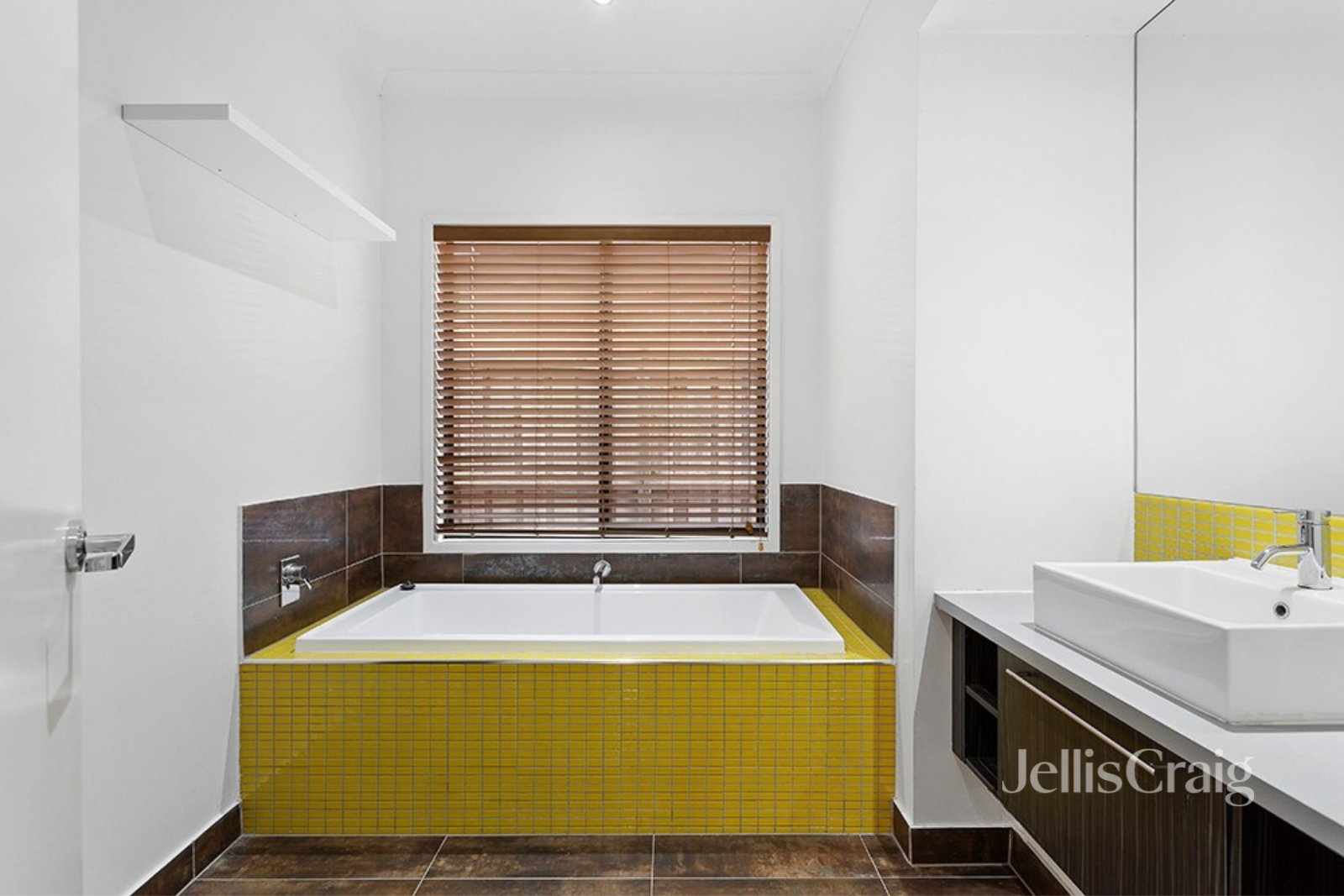 21 Montrose Drive, Doreen image 9