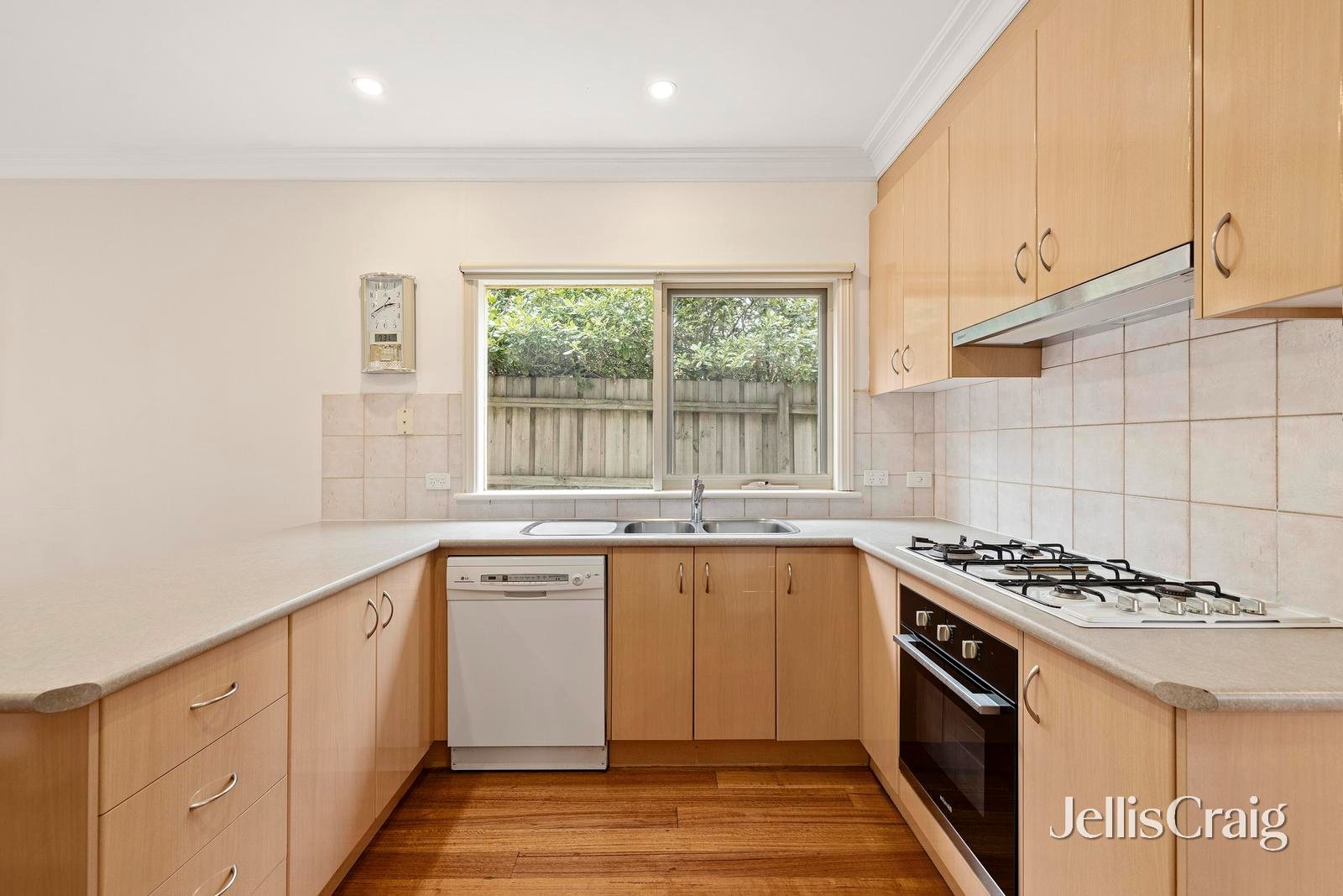 2/1 Morinda Crescent, Doncaster&nbsp;East image 5