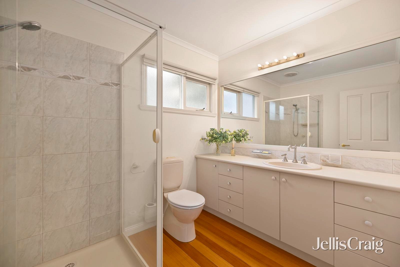 2/1 Morinda Crescent, Doncaster&nbsp;East image 9