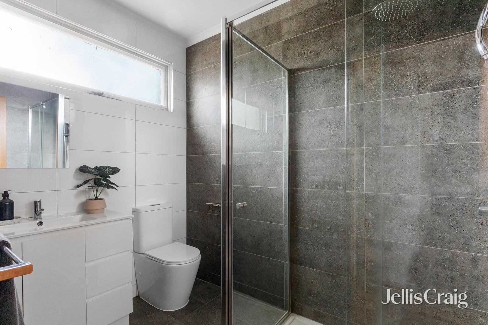 2/1 Neath Street, Surrey&nbsp;Hills image 6