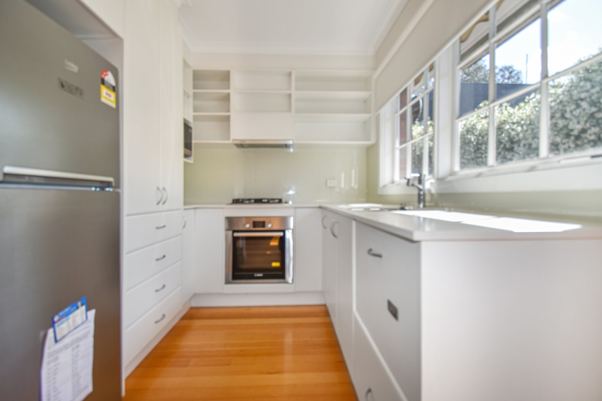 2/1 Pakenham Street, Blackburn image 3