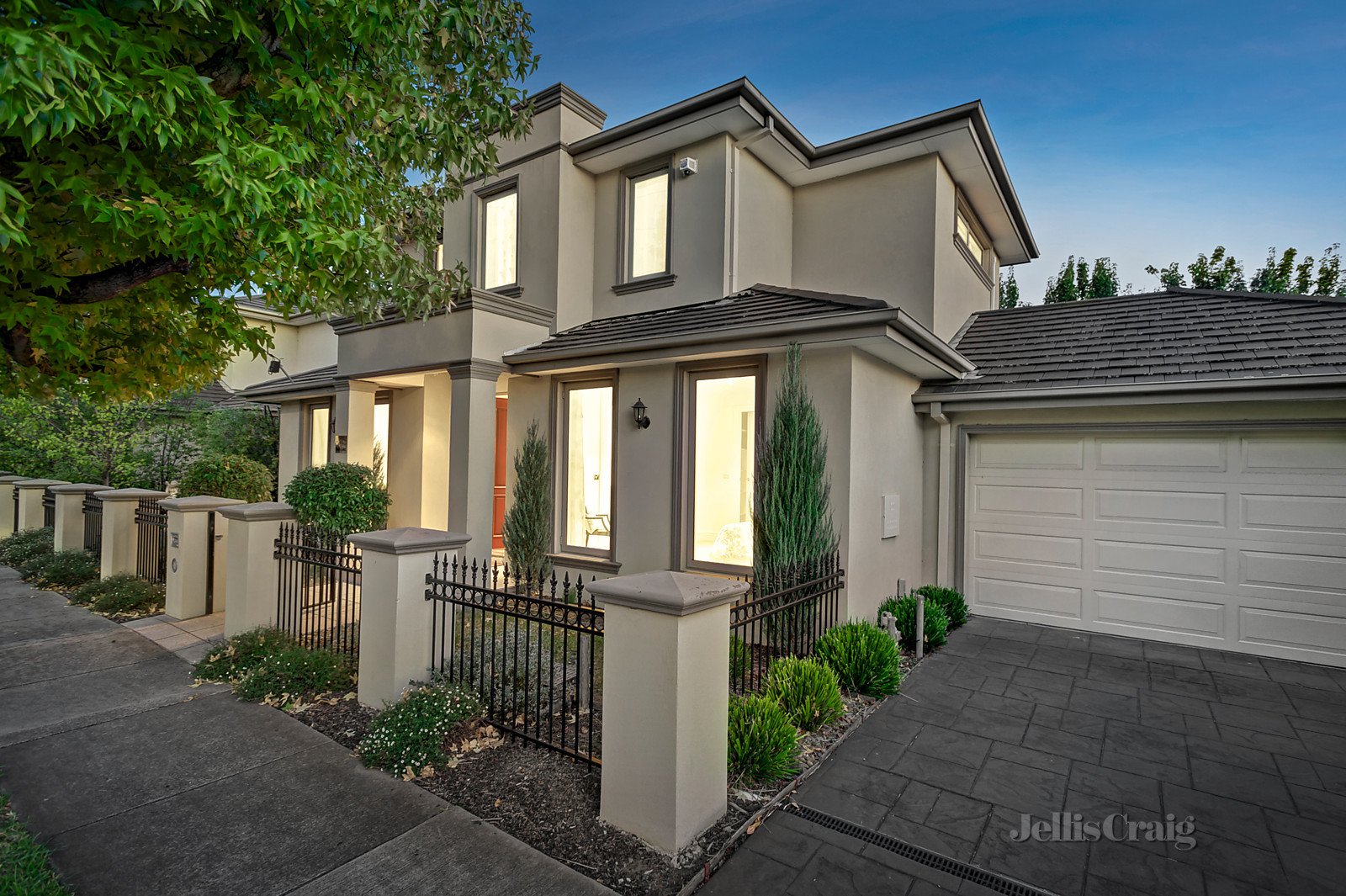 2/1 Park Lane, Mount Waverley image 1