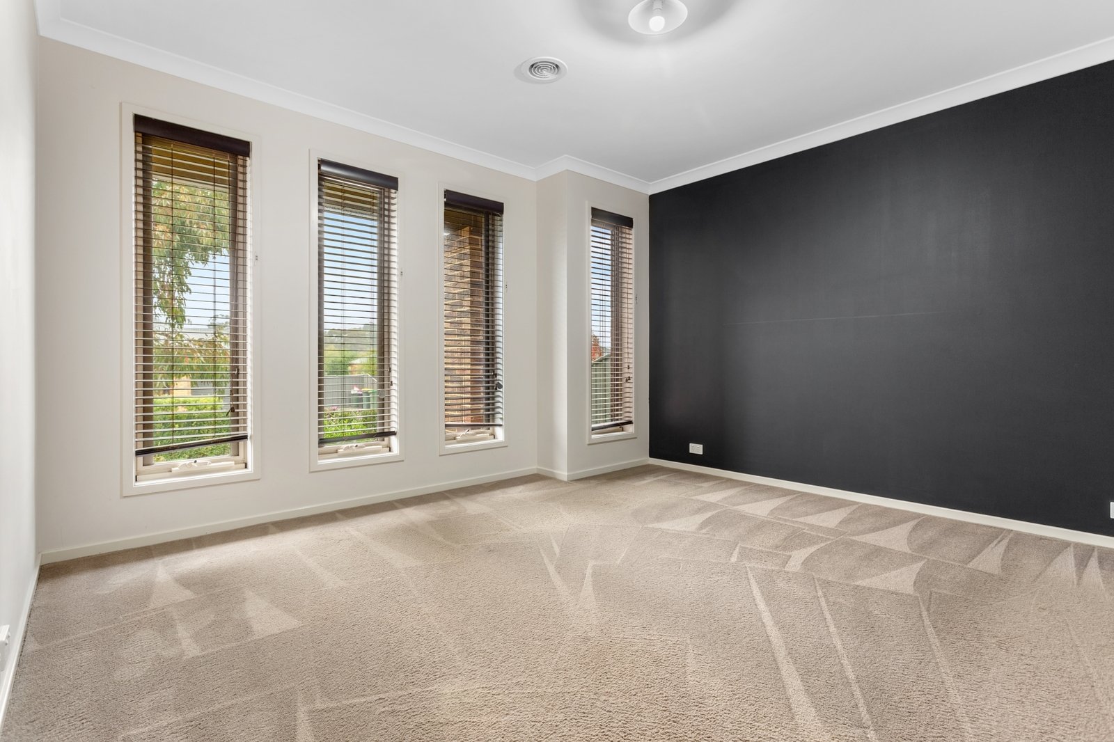 Property Gallery Thumbnail 6