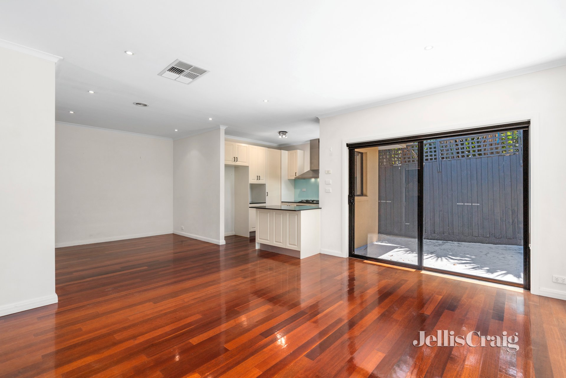 2/1 Peak St, Malvern East image 2