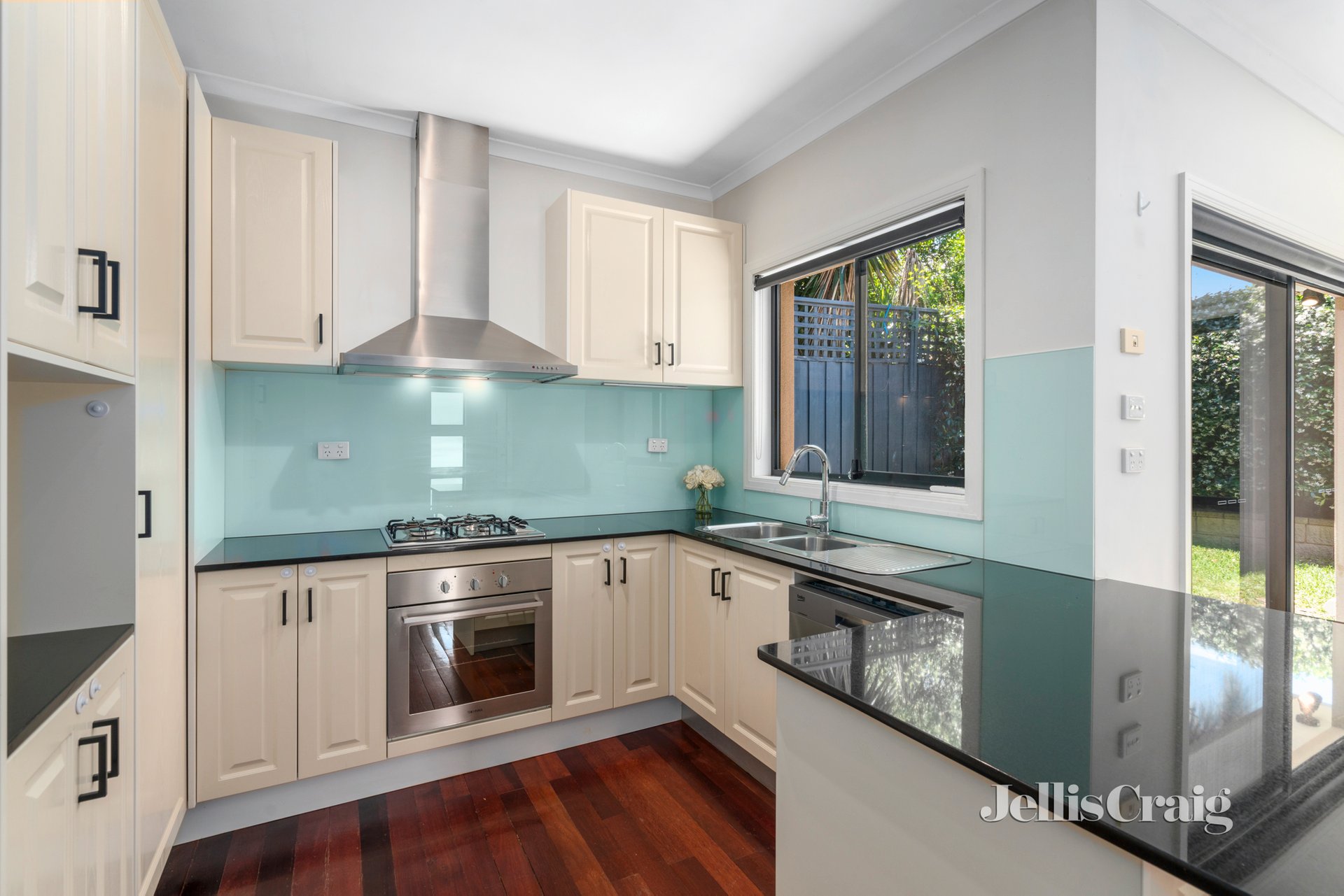 2/1 Peak St, Malvern East image 3