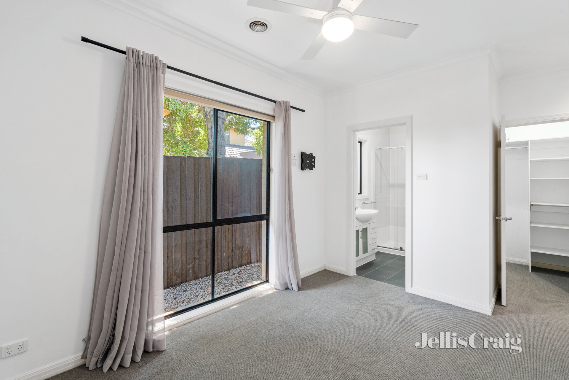 2/1 Peak St, Malvern East image 5