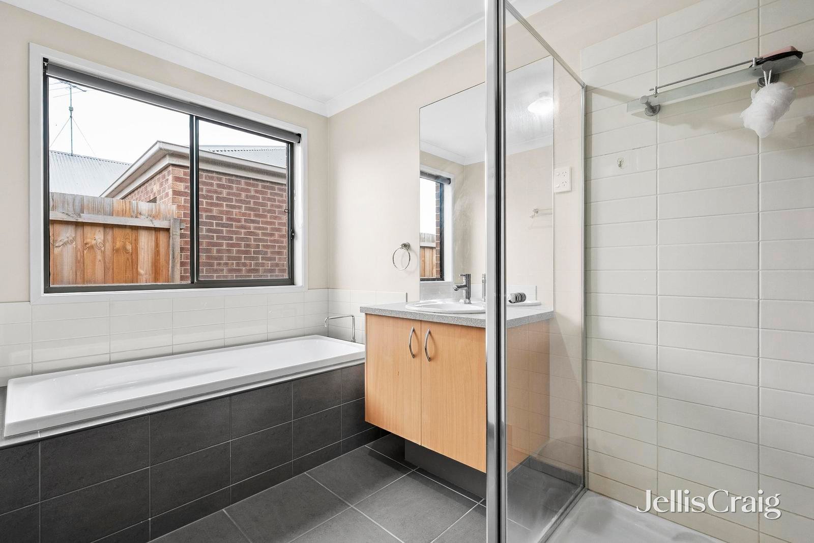 21 Pollard Drive, Leopold image 5