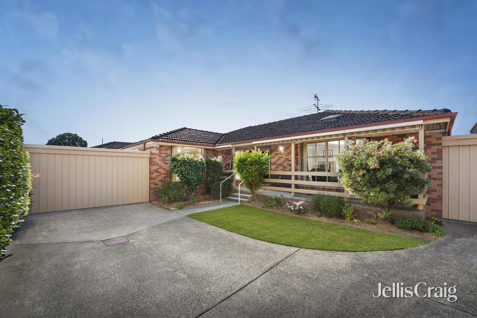 2/1 Premier Avenue, Mitcham image 13