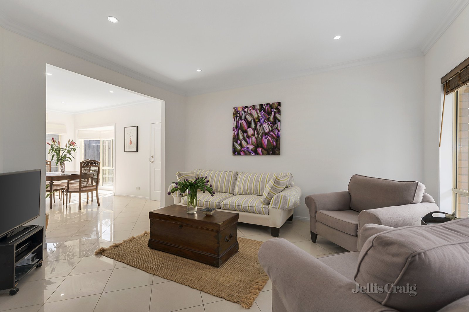 2/1 Rayern Court, Bentleigh East image 2