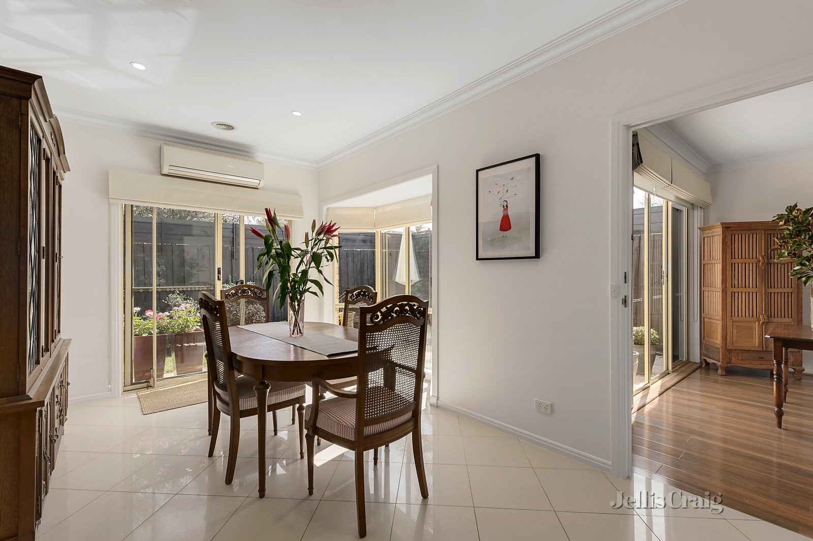 2/1 Rayern Court, Bentleigh East image 4