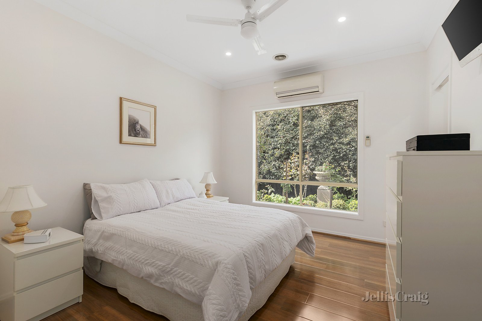 2/1 Rayern Court, Bentleigh East image 6