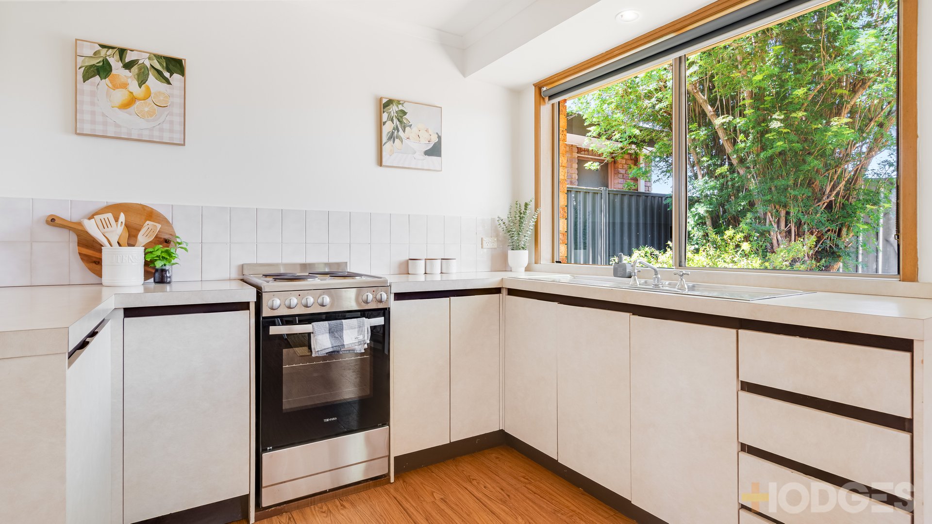 2 / 1 Regis Close Werribee