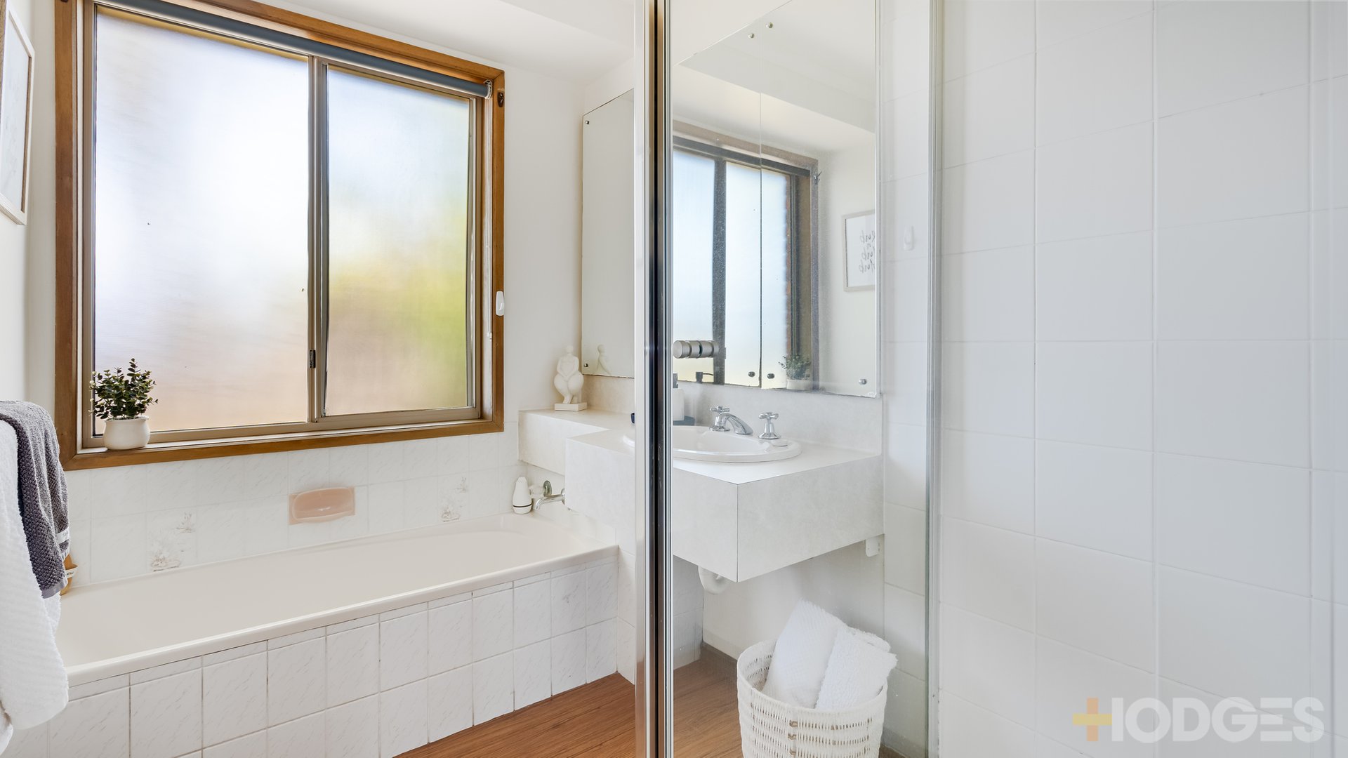 2 / 1 Regis Close Werribee