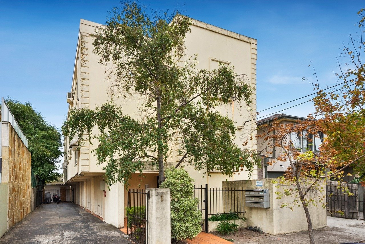 2/1 Robert Street, Elwood image 3