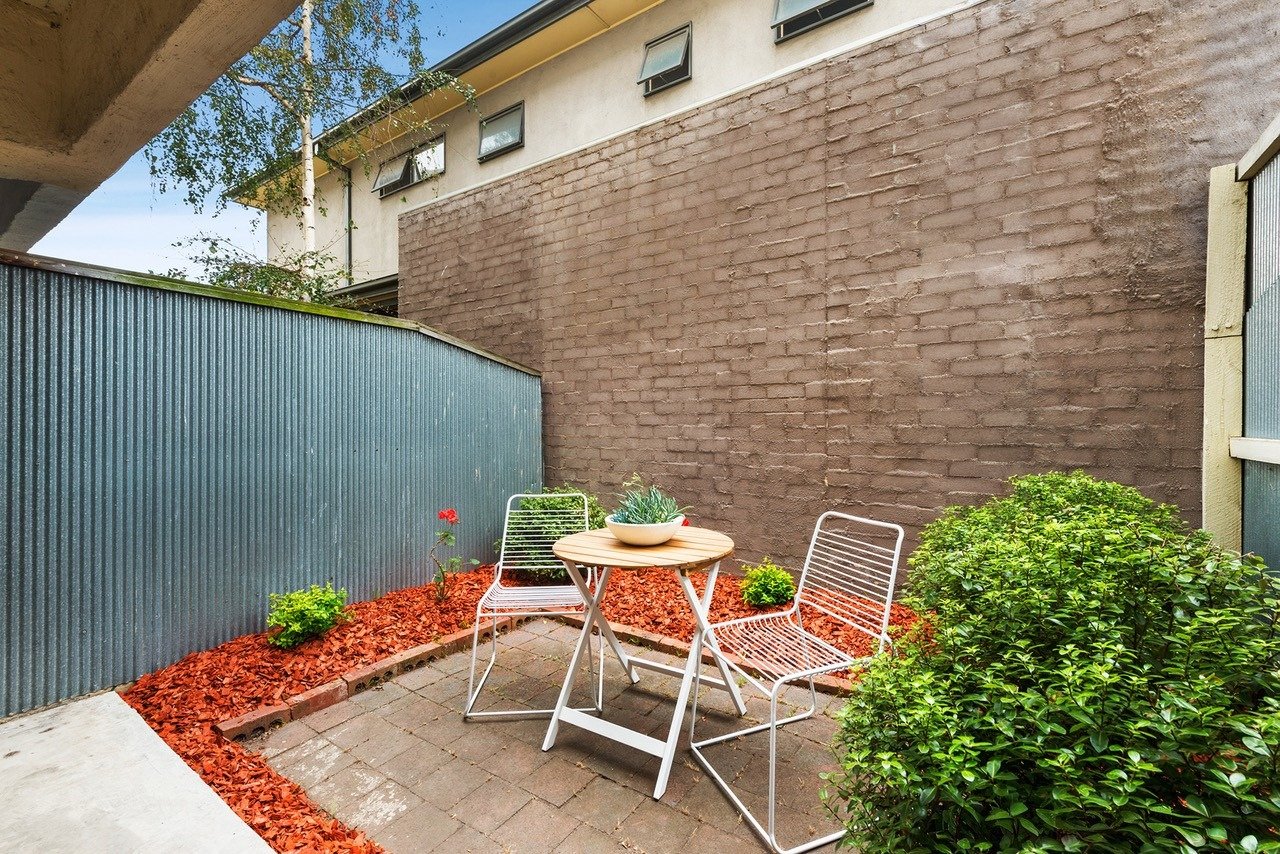 2/1 Robert Street, Elwood image 4