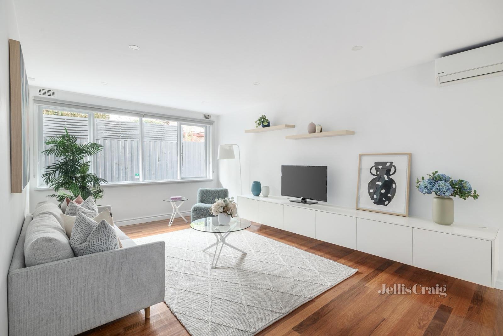 2/1 Rothesay Avenue, Elwood image 2