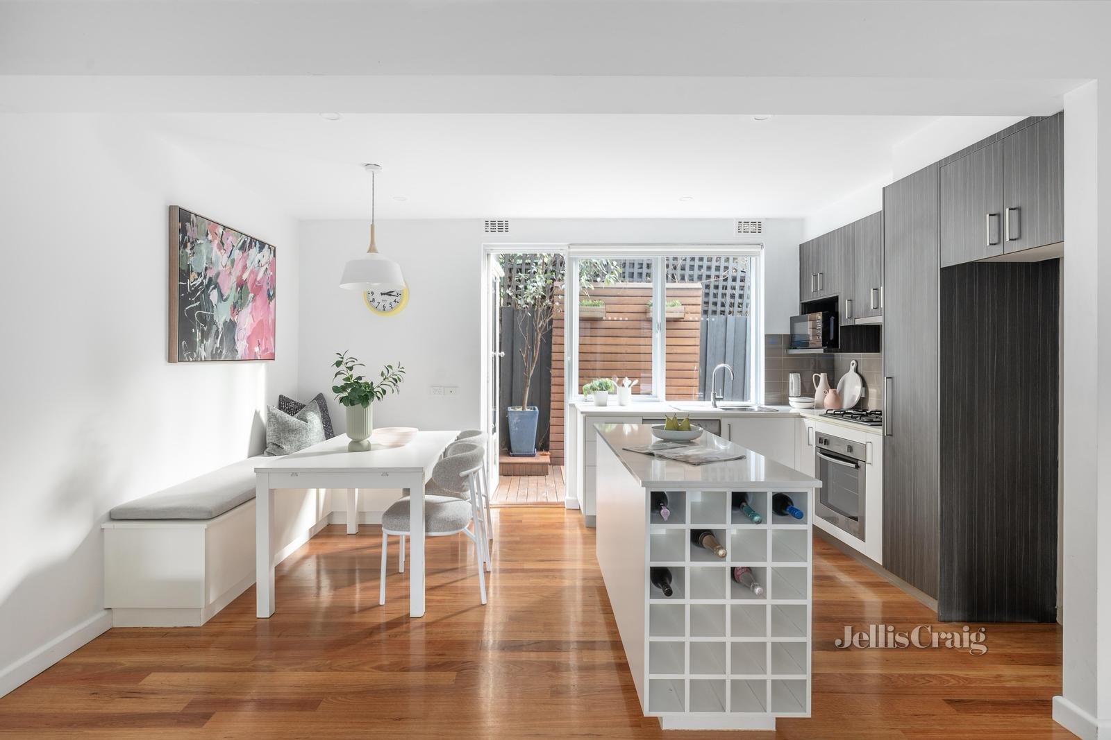 2/1 Rothesay Avenue, Elwood image 3