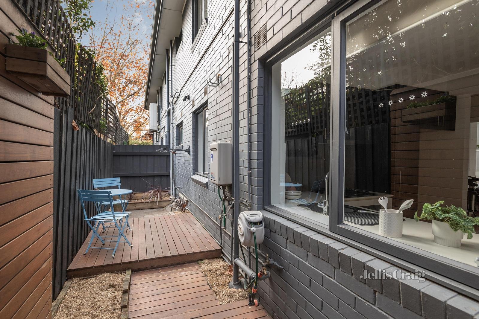 2/1 Rothesay Avenue, Elwood image 7