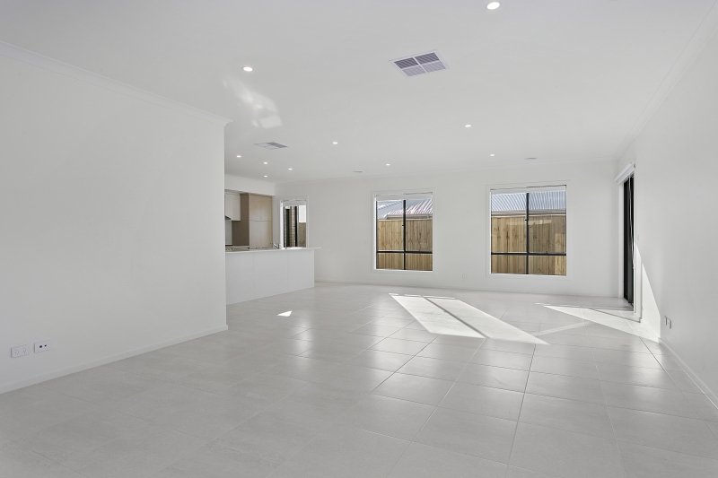 21 Saltbush Circuit, Point&nbsp;Lonsdale image 2