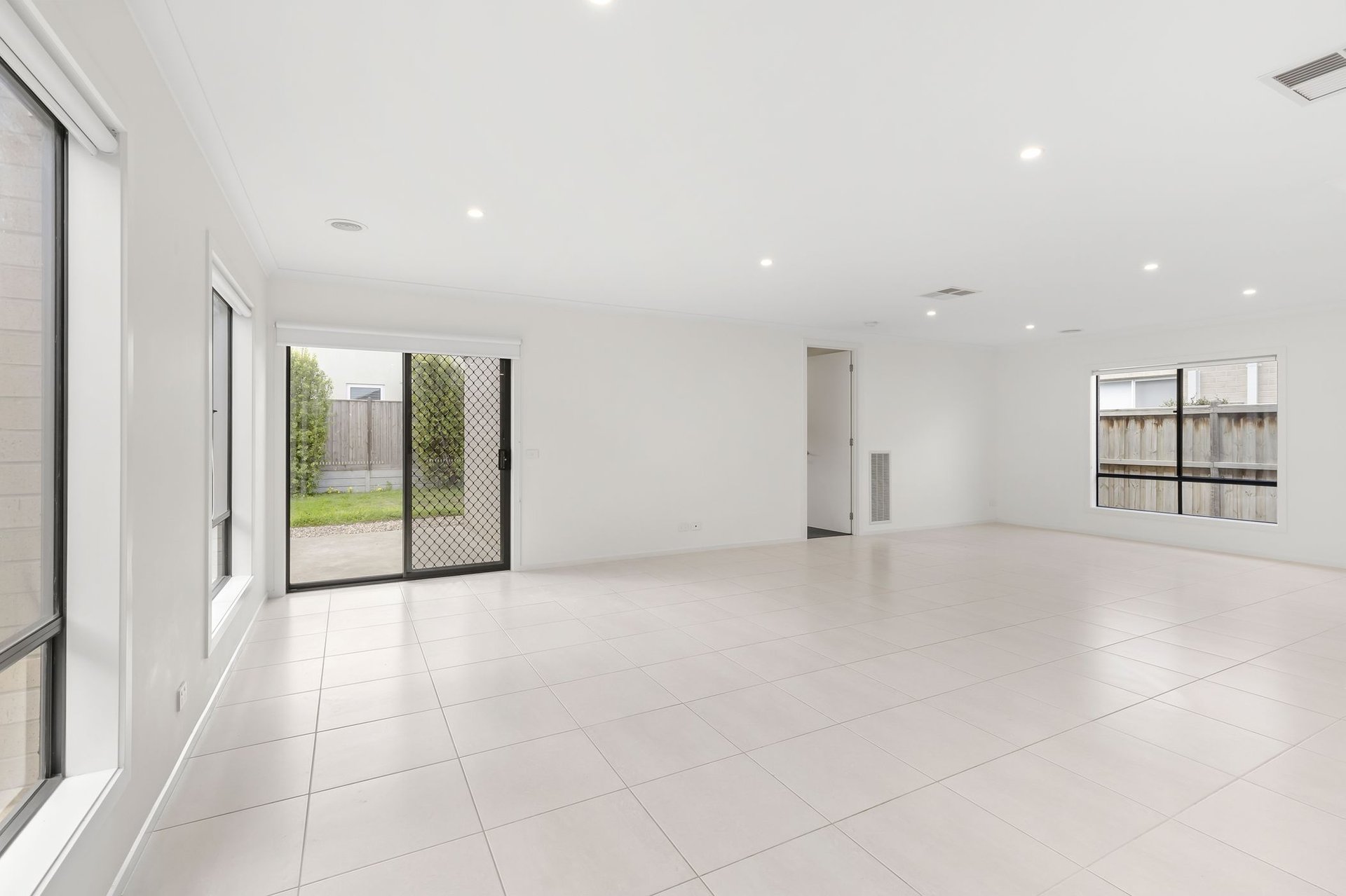 21 Saltbush Circuit, Point&nbsp;Lonsdale image 5