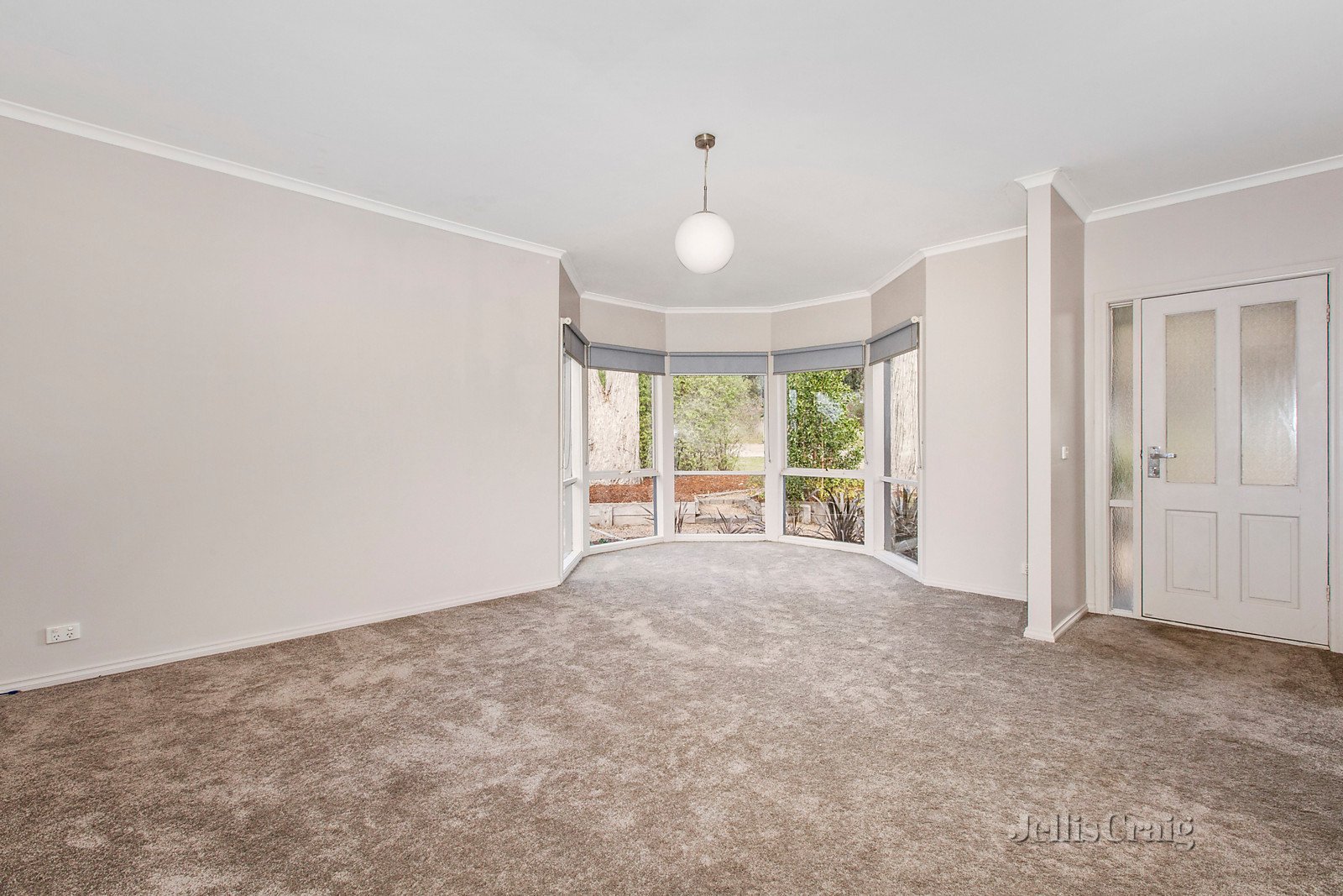 21 South Road, Woodend image 6