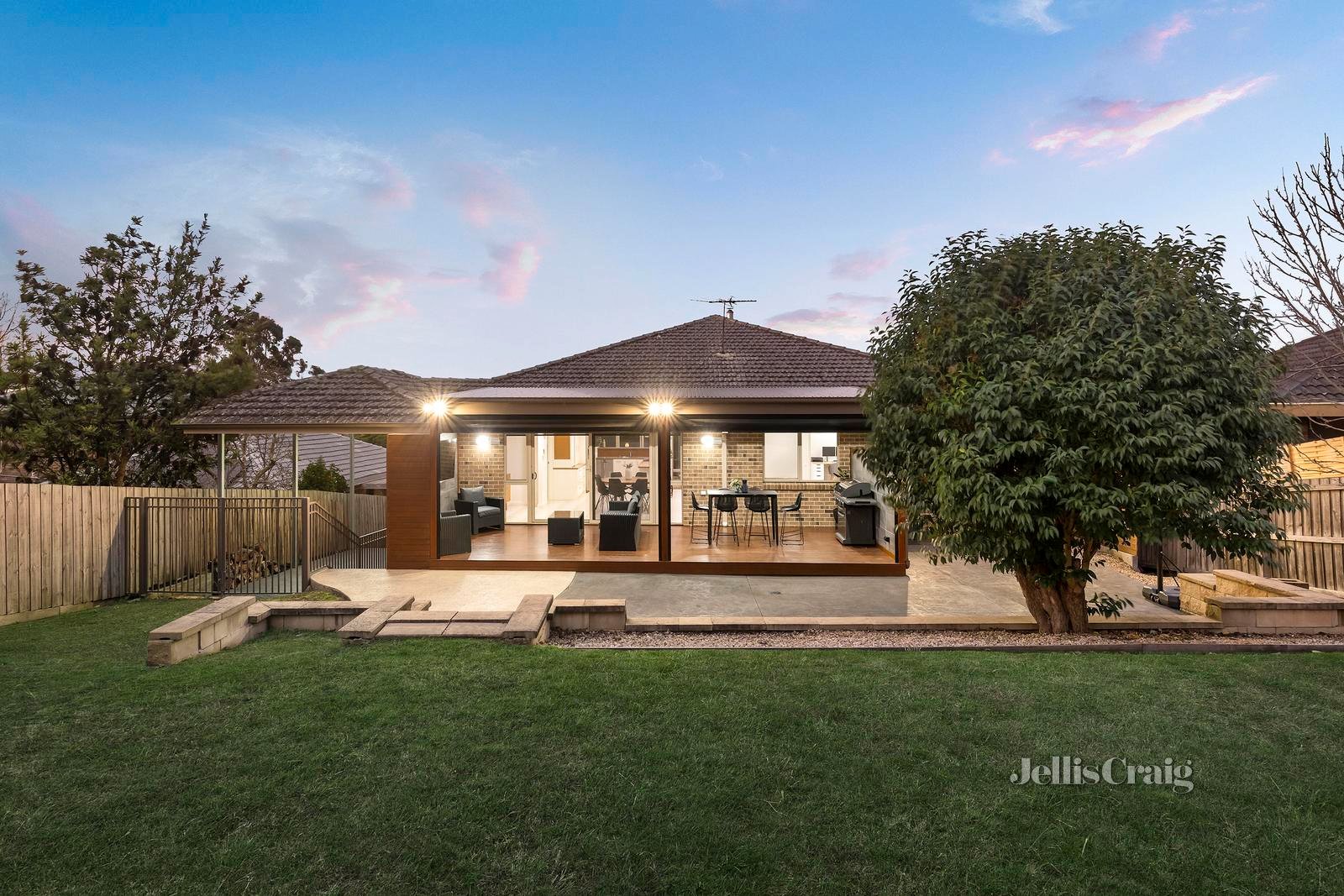 21 St Andrews Drive, Chirnside Park image 2