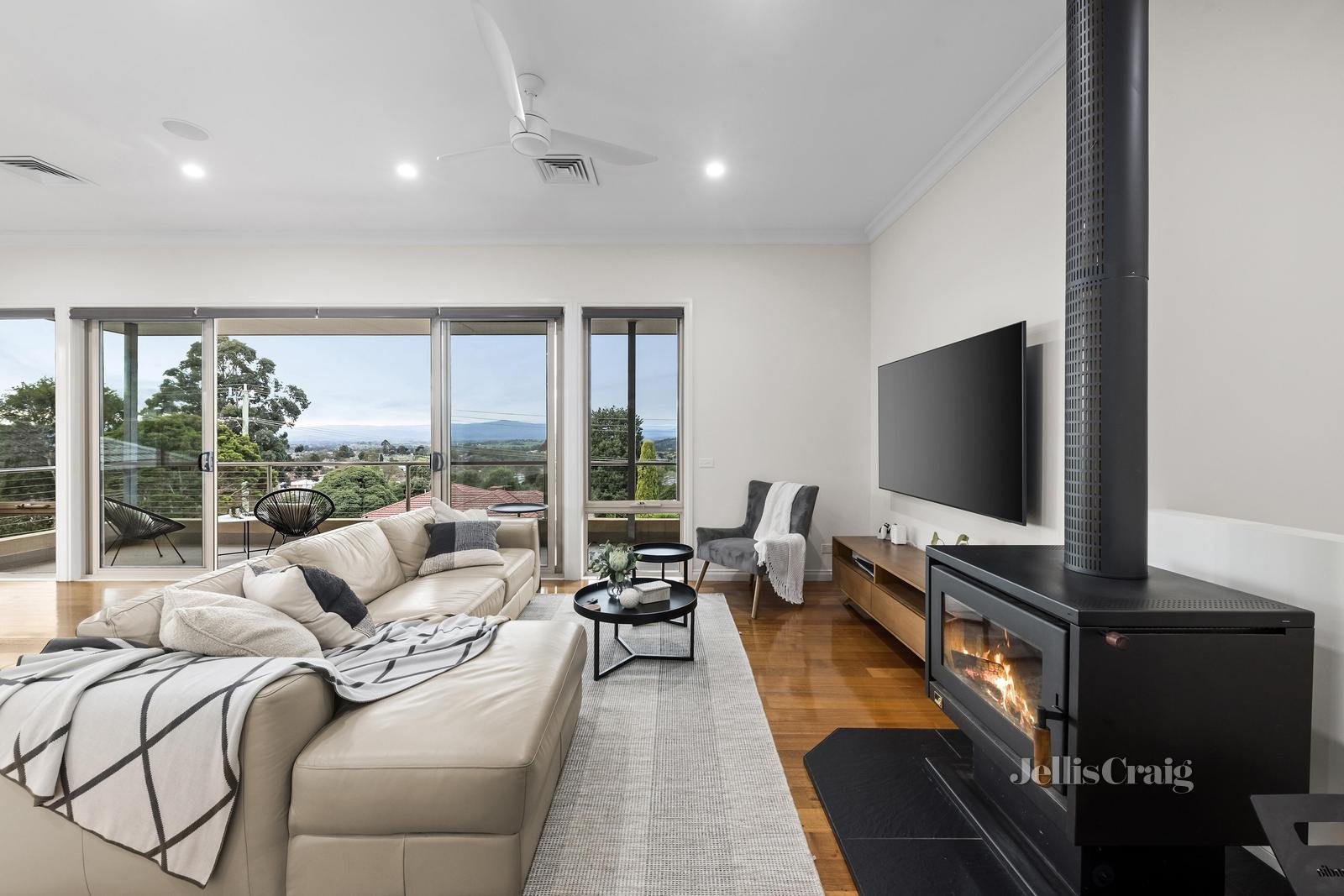 21 St Andrews Drive, Chirnside Park image 3