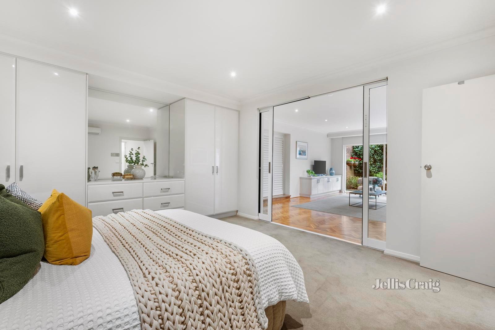 21 Stirling Crescent, Glen Waverley image 8