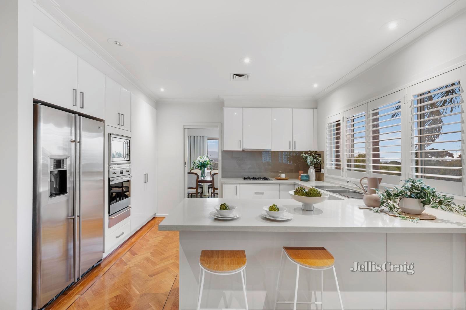21 Stirling Crescent, Glen Waverley image 2