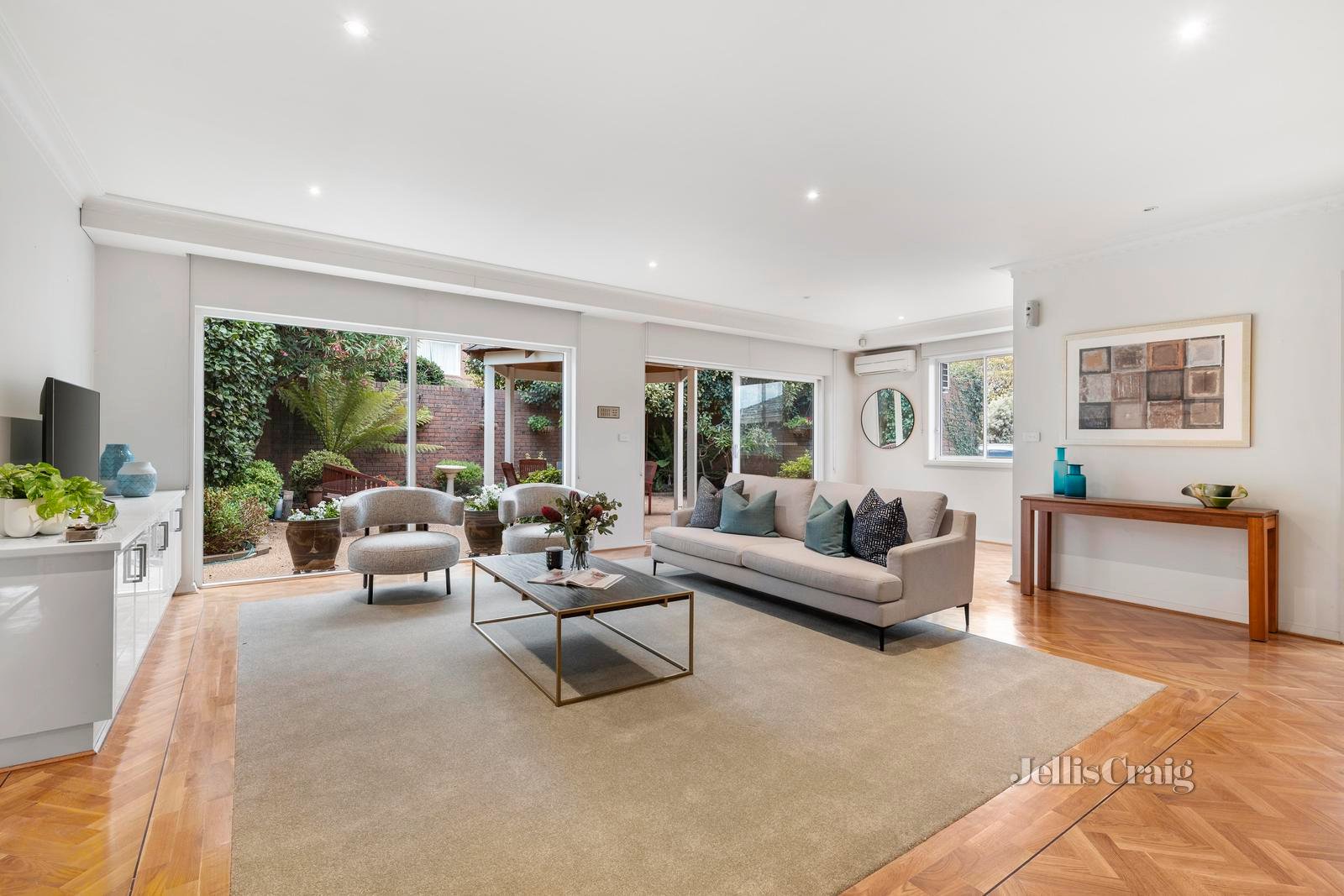 21 Stirling Crescent, Glen Waverley image 4