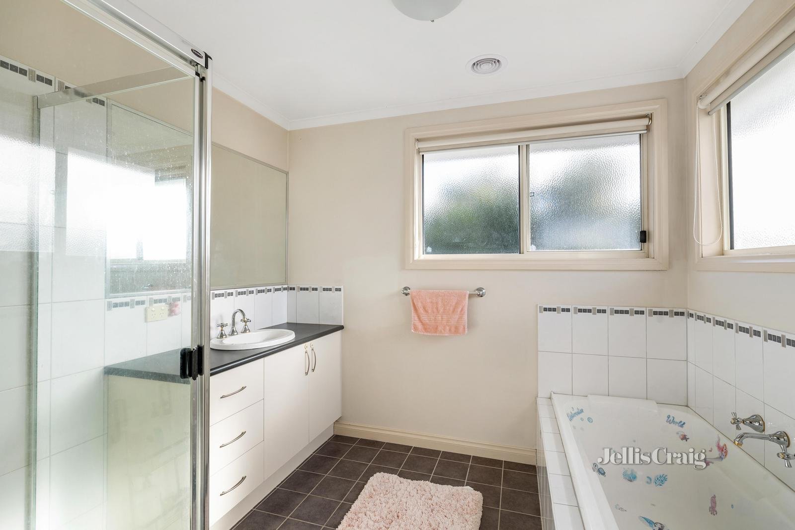 2/1 Sunburst Street, Oakleigh East image 6